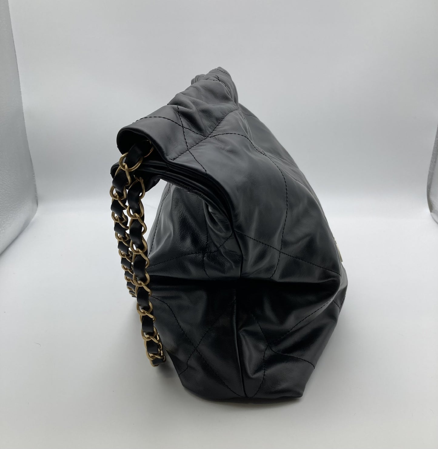 CHANEL 22 Black W35 Serial LEJ7CHGE Shoulder Bag