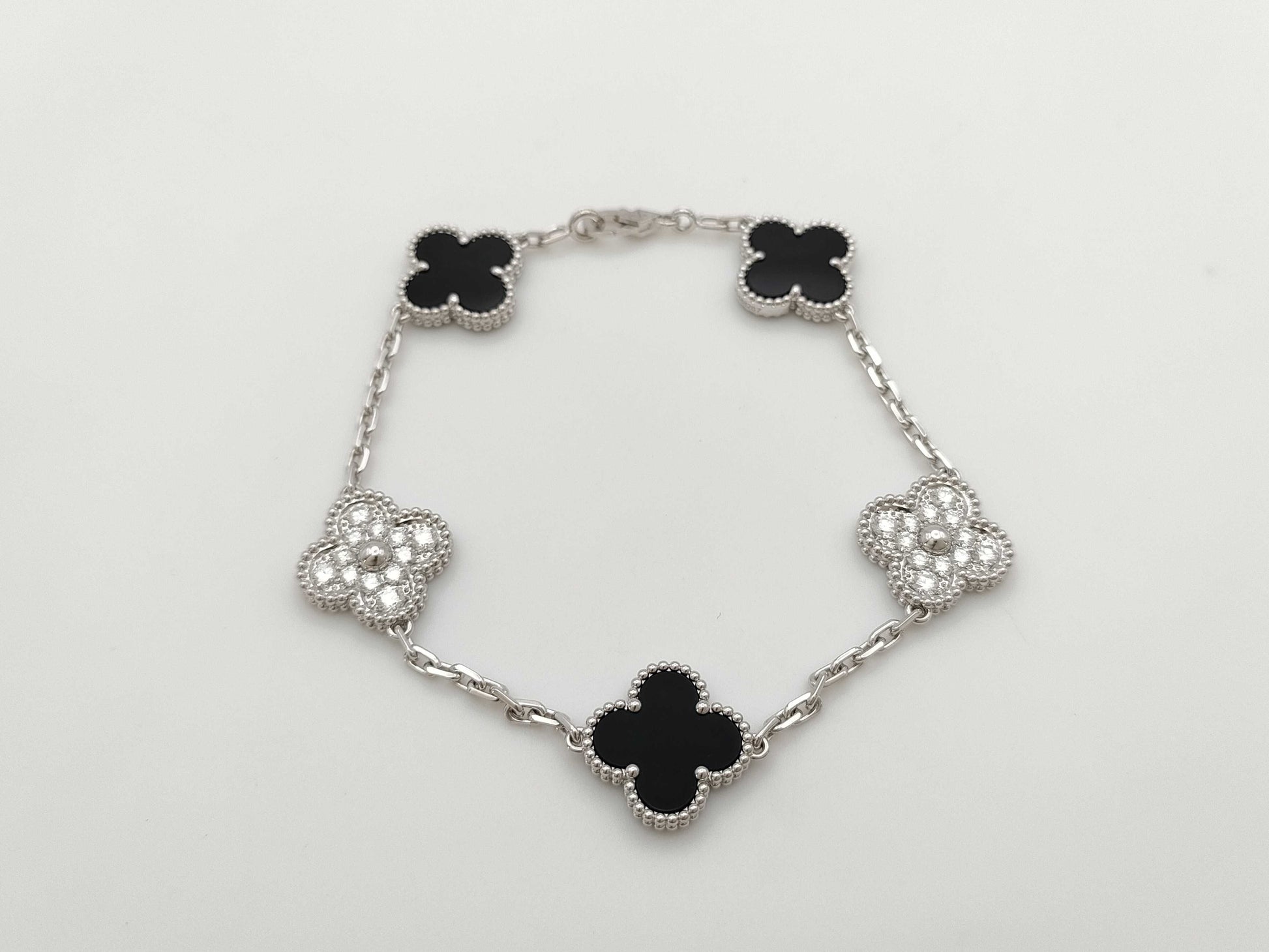 Van Cleef&Arpels Vintage Alhambra 5P Onyx Diamond WG Au750 12.7g Bracelet Bangle