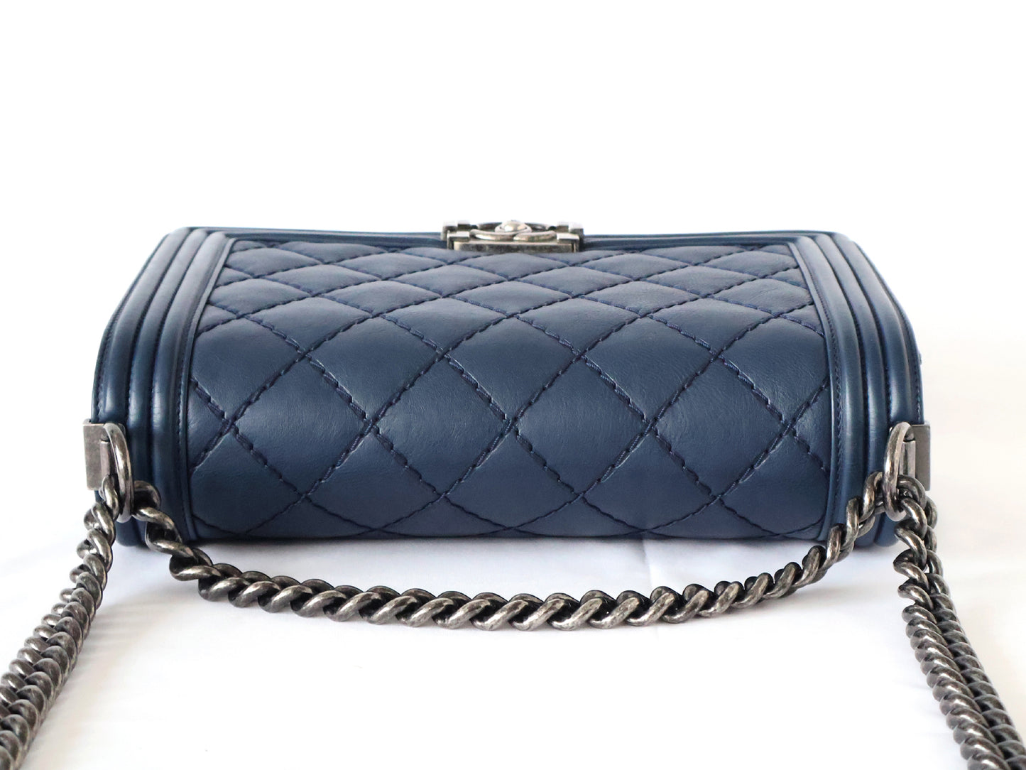 CHANEL Seal 18 Series Boy Chanel Matelasse Lambskin Chain Shoulder Bag Navy
