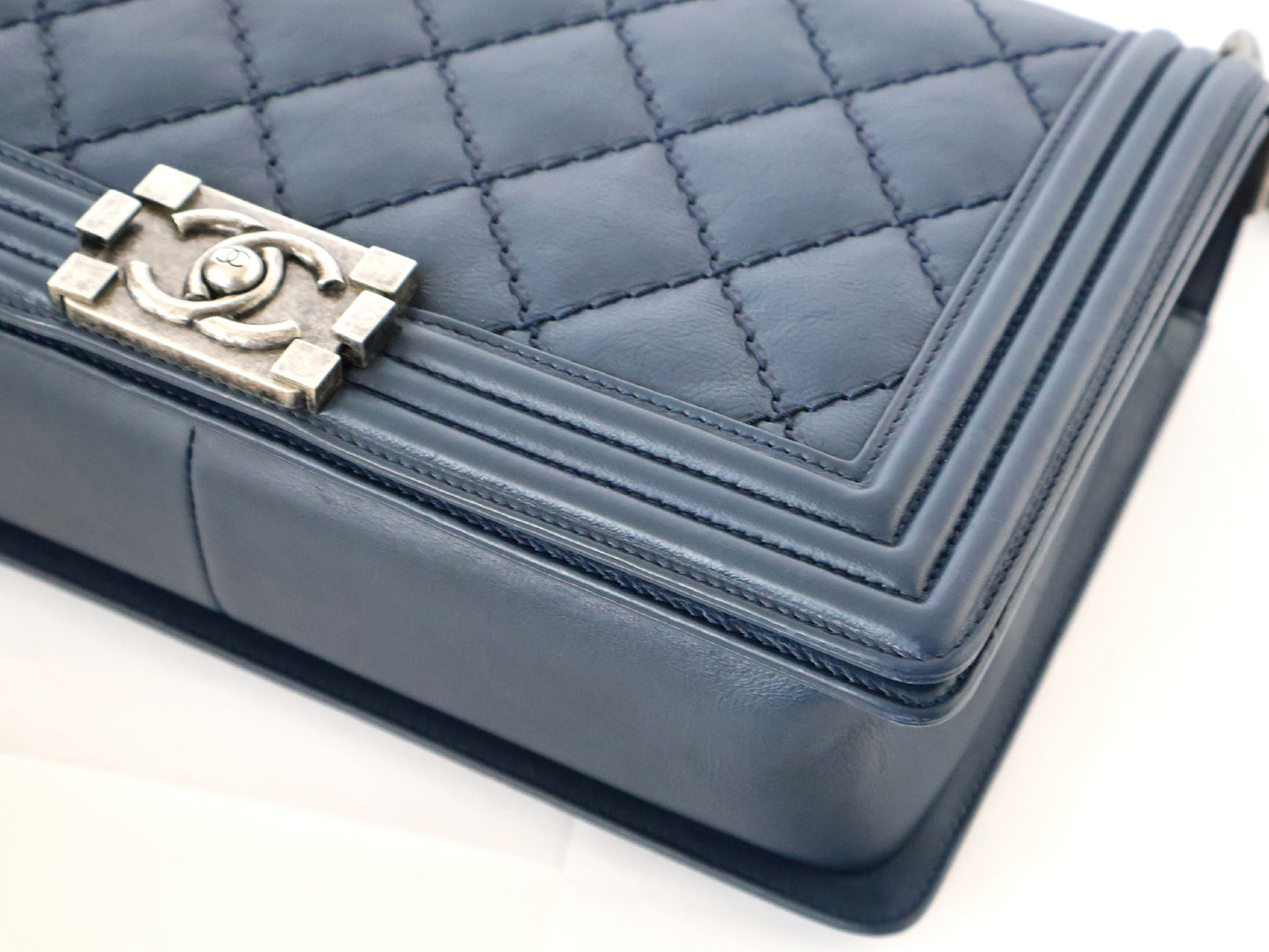 CHANEL Seal 18 Series Boy Chanel Matelasse Lambskin Chain Shoulder Bag Navy