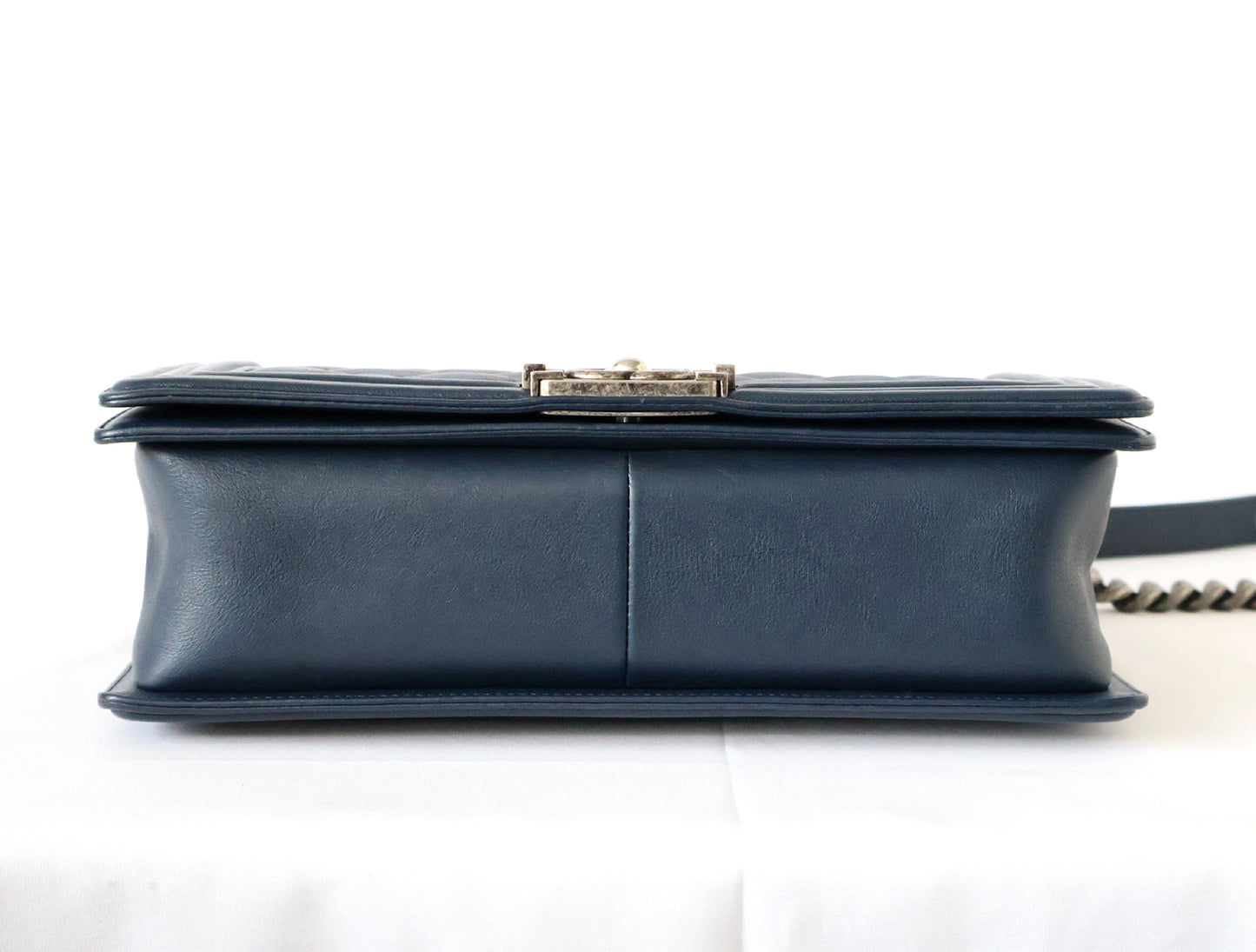 CHANEL Seal 18 Series Boy Chanel Matelasse Lambskin Chain Shoulder Bag Navy