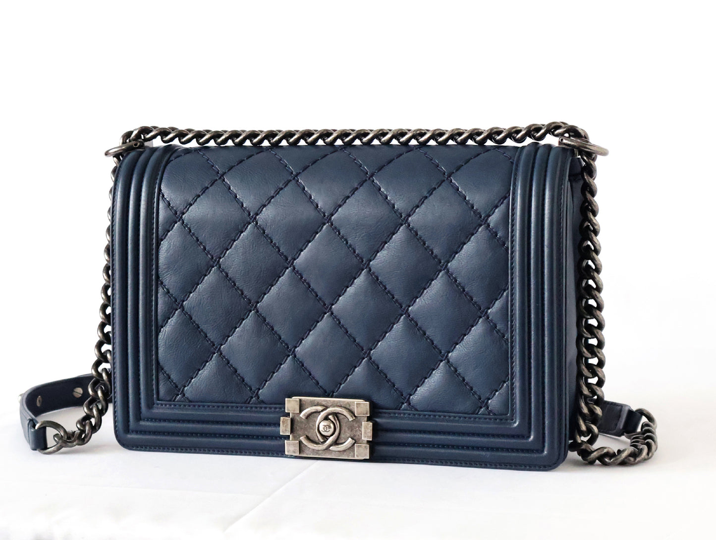 CHANEL Seal 18 Series Boy Chanel Matelasse Lambskin Chain Shoulder Bag Navy
