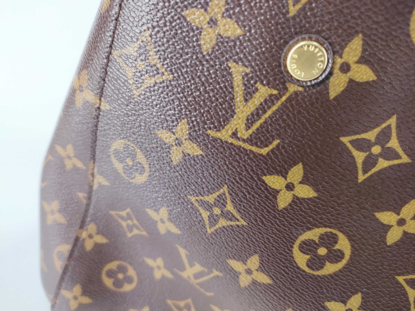 LOUIS VUITTON Louis Vuitton Montaigne Bag Handbag