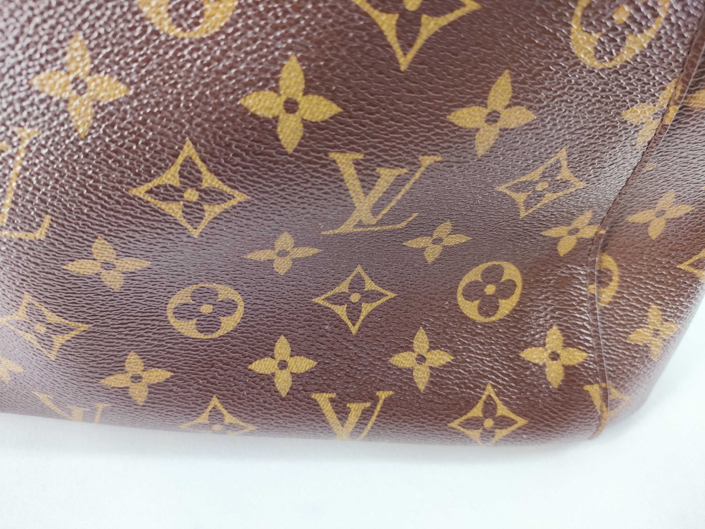 LOUIS VUITTON Louis Vuitton Montaigne Bag Handbag