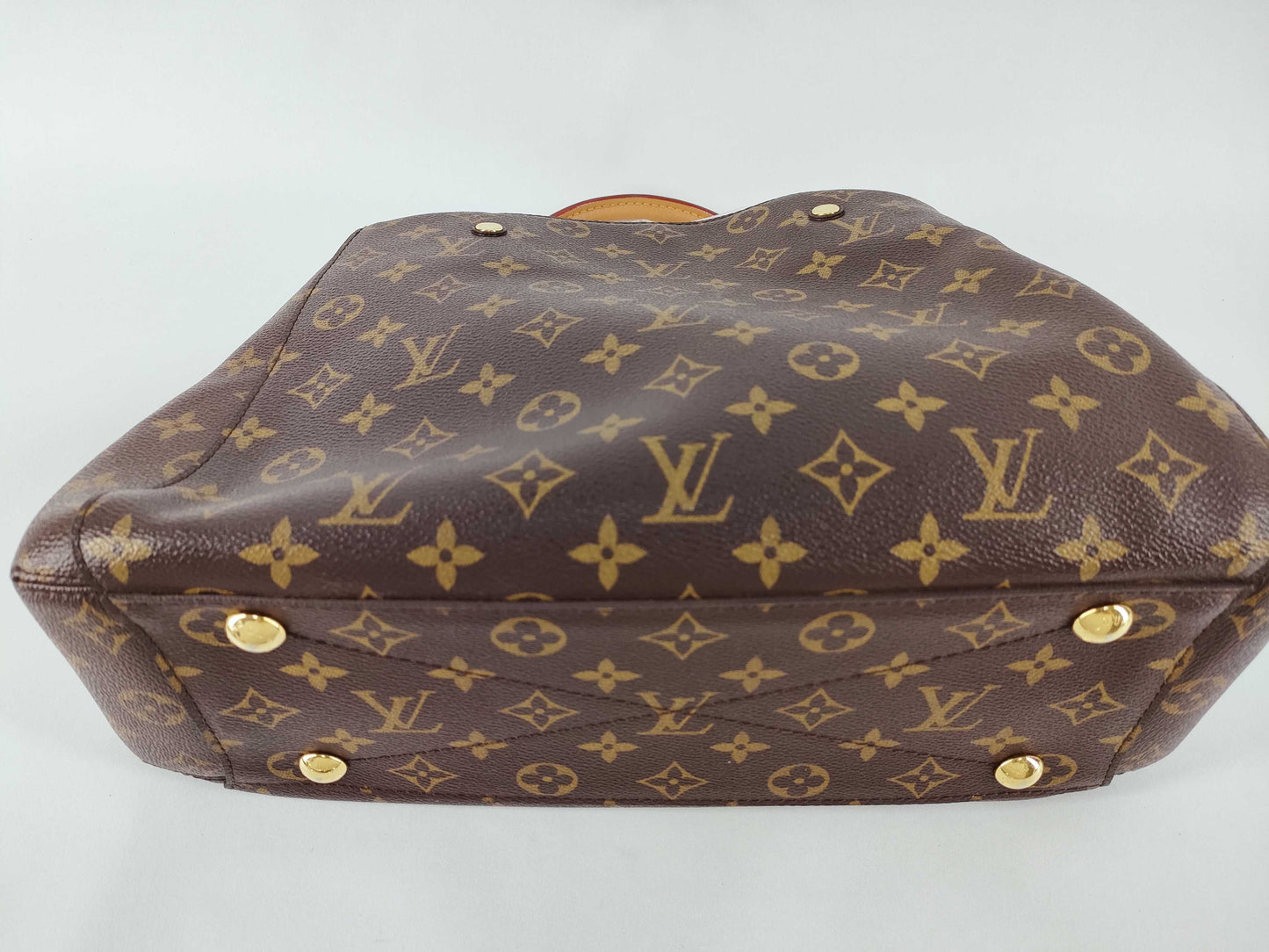 LOUIS VUITTON Louis Vuitton Montaigne Bag Handbag