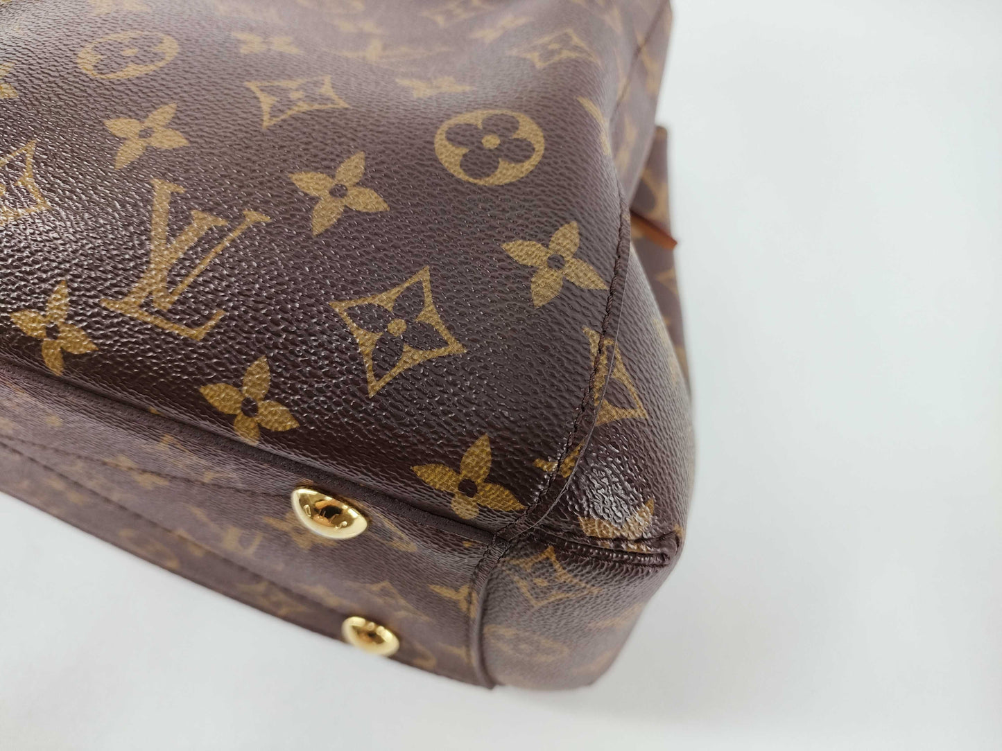 LOUIS VUITTON Louis Vuitton Montaigne Bag Handbag