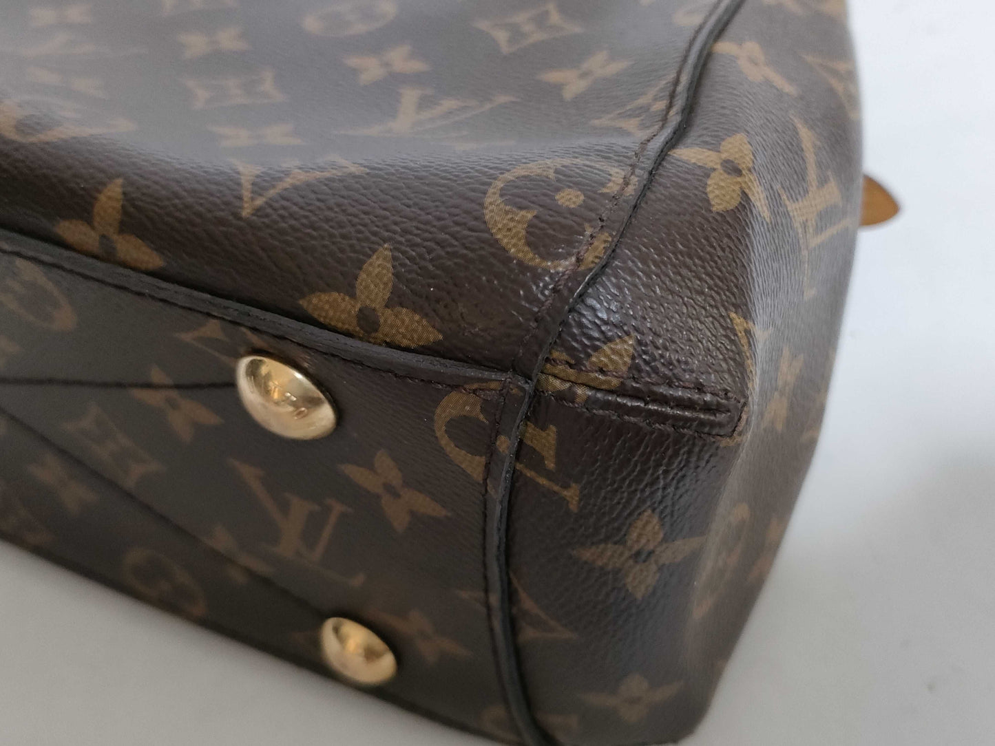 LOUIS VUITTON Louis Vuitton Montaigne Bag Handbag