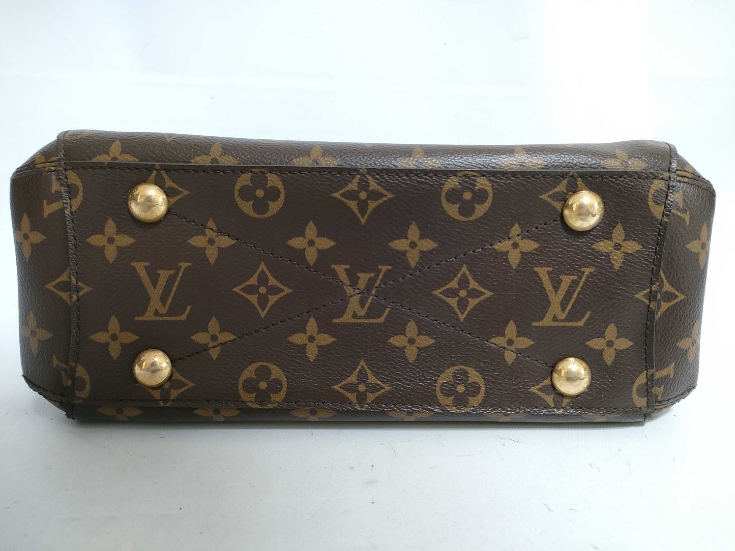 LOUIS VUITTON Louis Vuitton Montaigne Bag Handbag