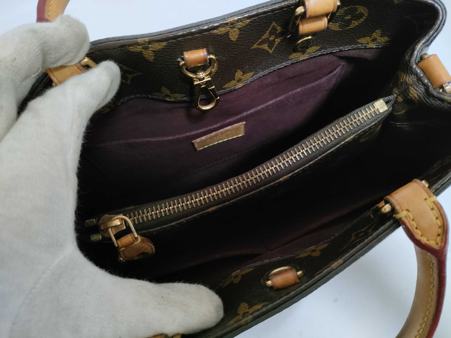 LOUIS VUITTON Louis Vuitton Montaigne Bag Handbag