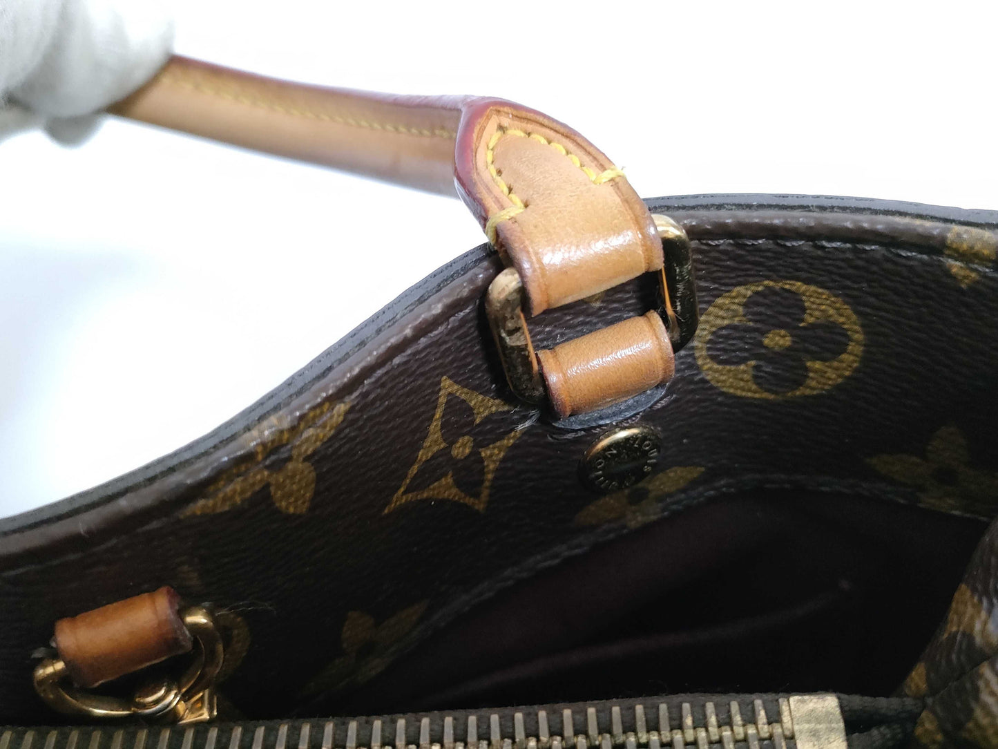 LOUIS VUITTON Louis Vuitton Montaigne Bag Handbag