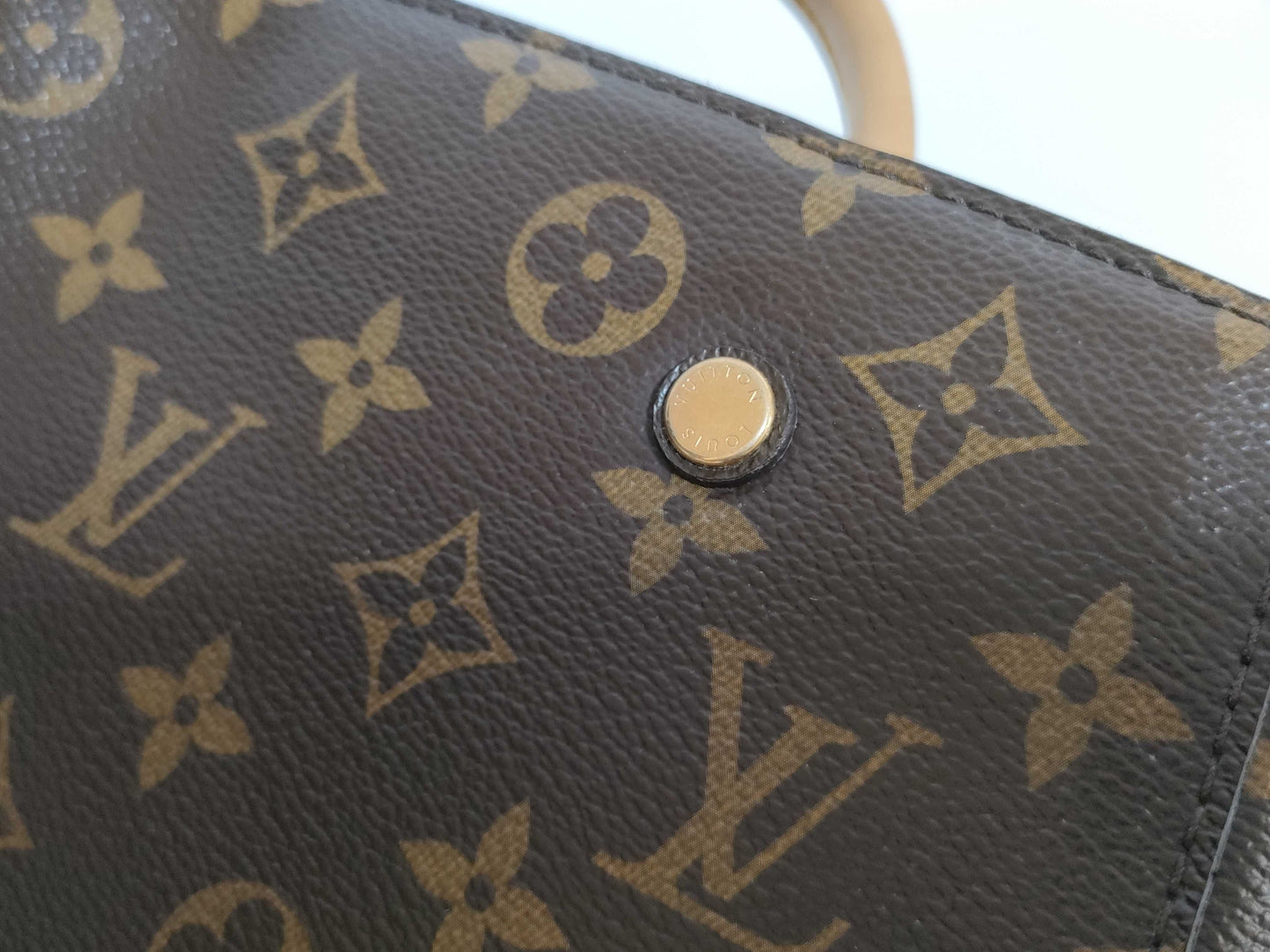 LOUIS VUITTON Louis Vuitton Montaigne Bag Handbag