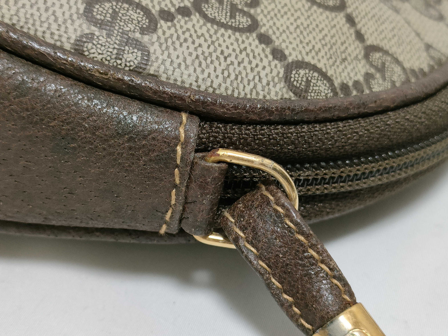 GUCCI GG Supreme Shoulder Bag