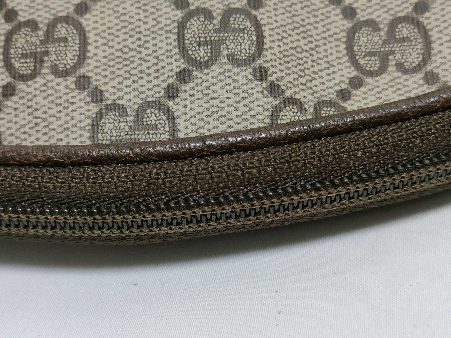 GUCCI GG Supreme Shoulder Bag