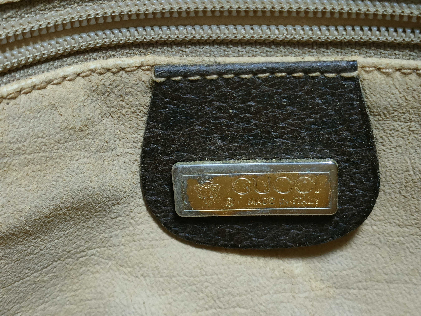 GUCCI GG Supreme Shoulder Bag