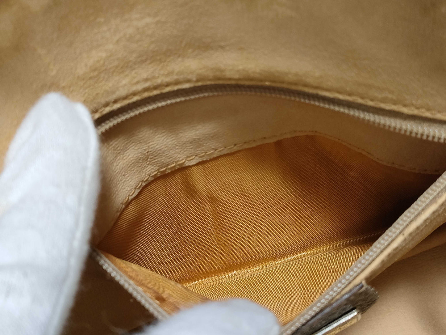 GUCCI GG Supreme Shoulder Bag