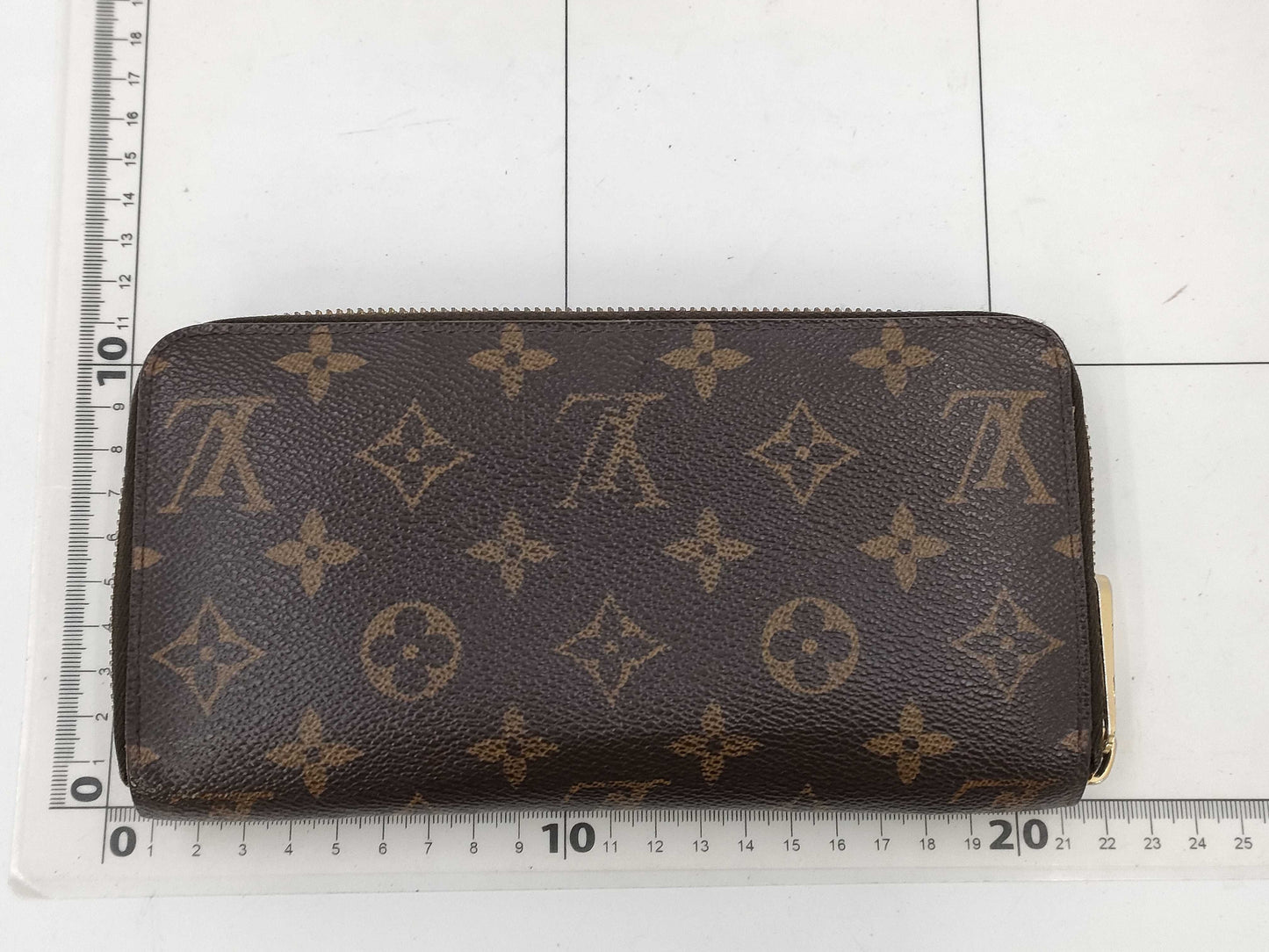 LOUIS VUITTON Monogram Zippy Wallet