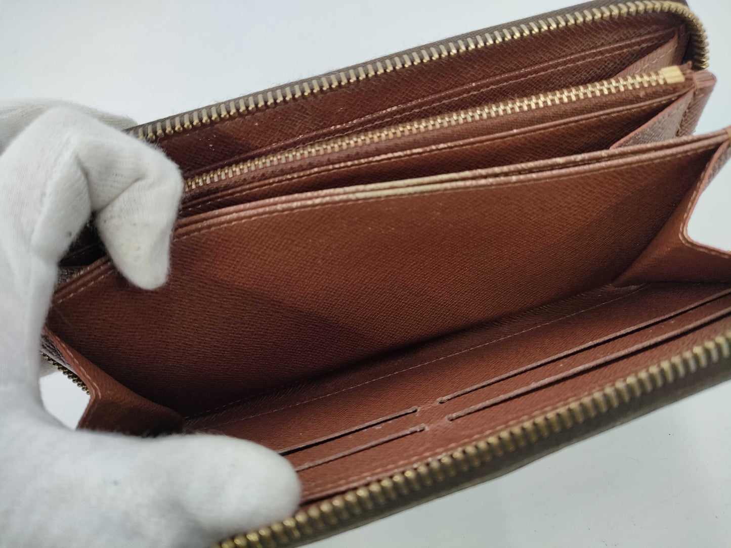 LOUIS VUITTON Monogram Zippy Wallet