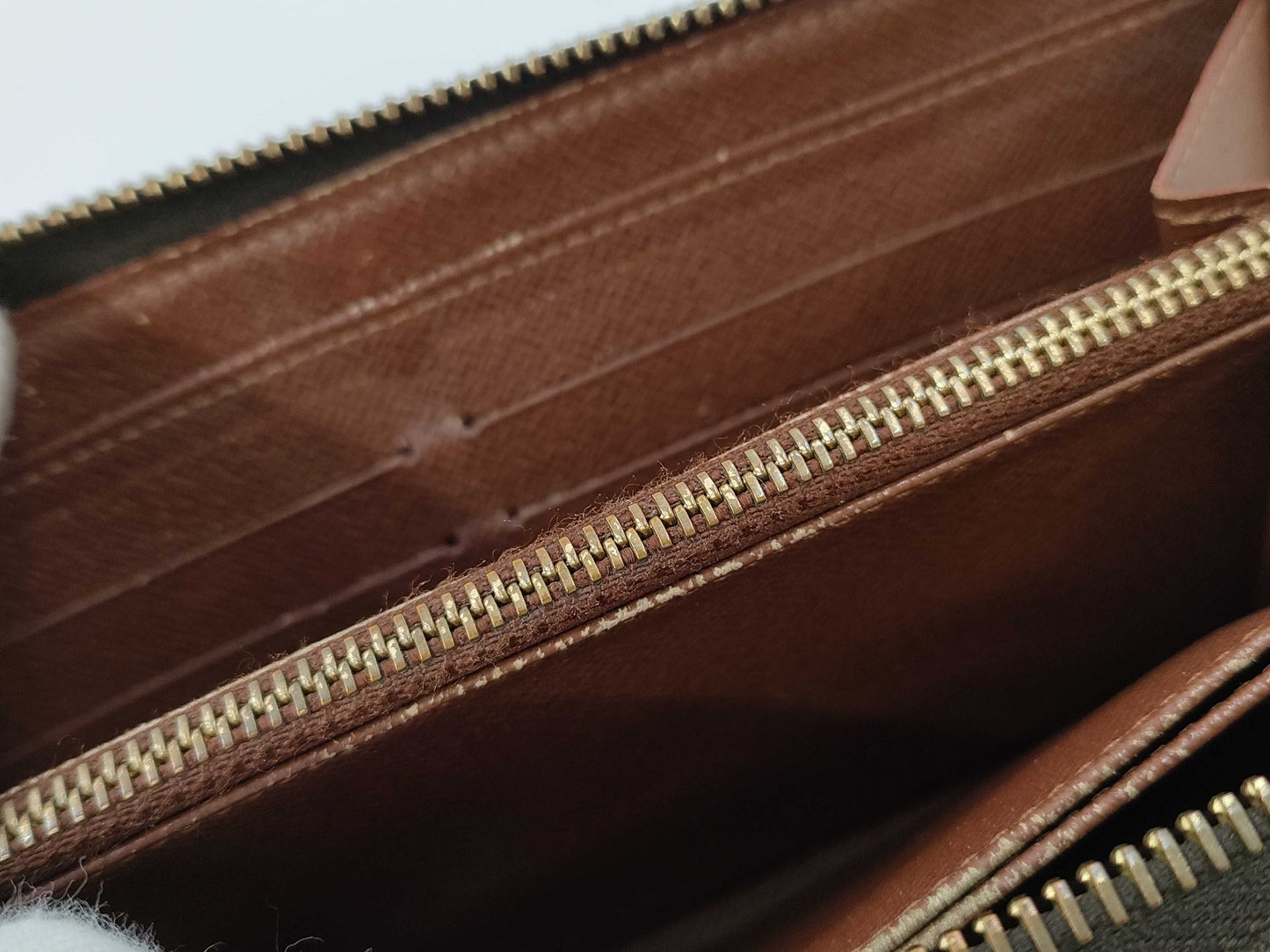 LOUIS VUITTON Monogram Zippy Wallet