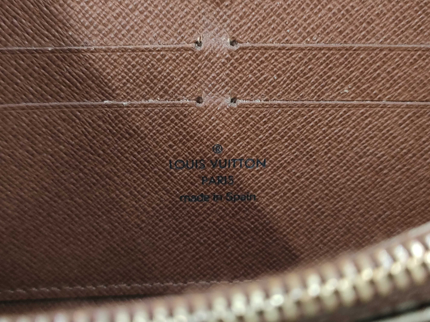 LOUIS VUITTON Monogram Zippy Wallet