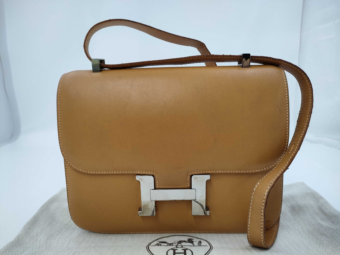 HERMES Constance 24 Swift Biscuit Shoulder Bag with D Stamp