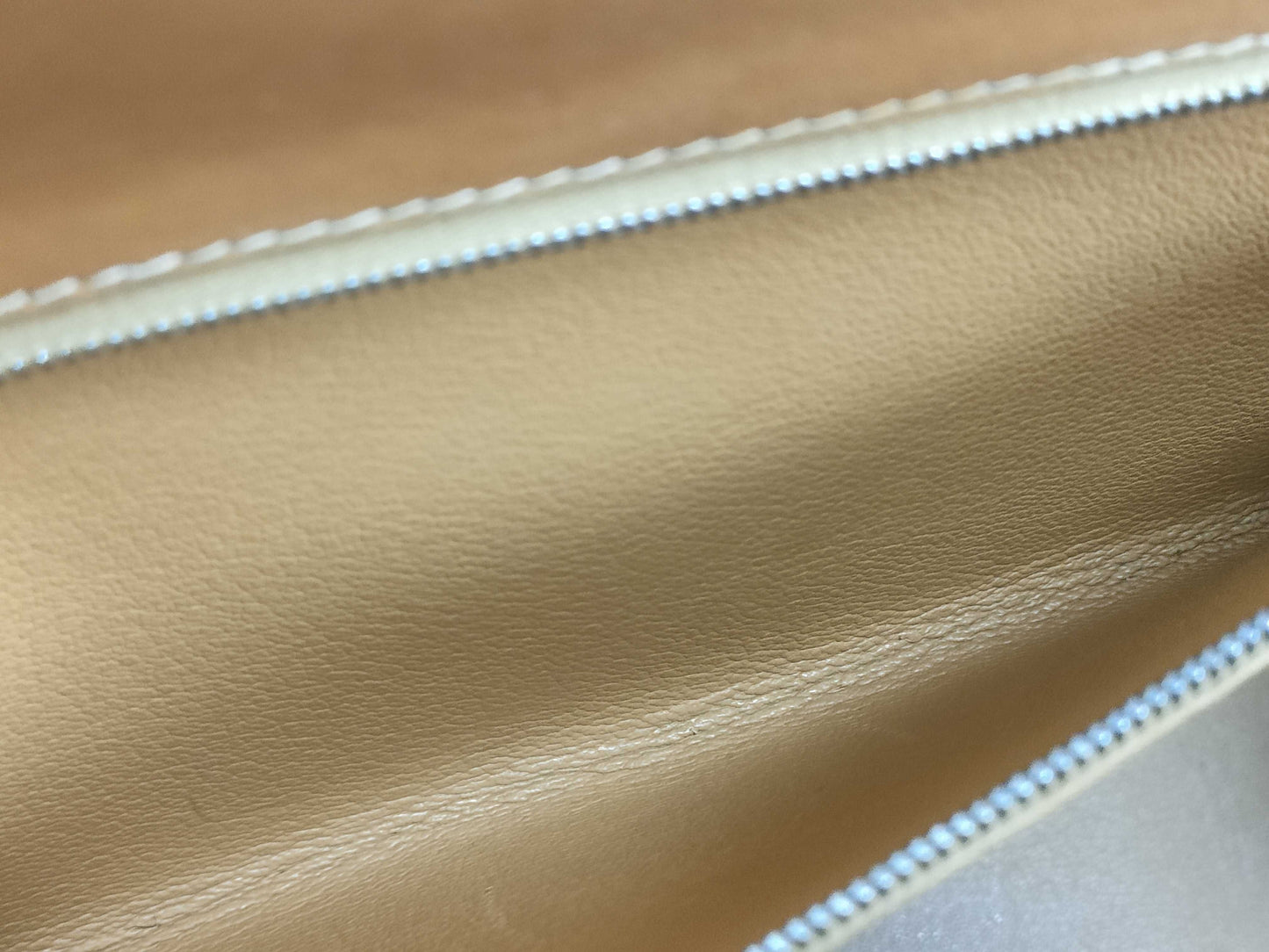 HERMES White Bass GM Handbag, Brown, D Stamp