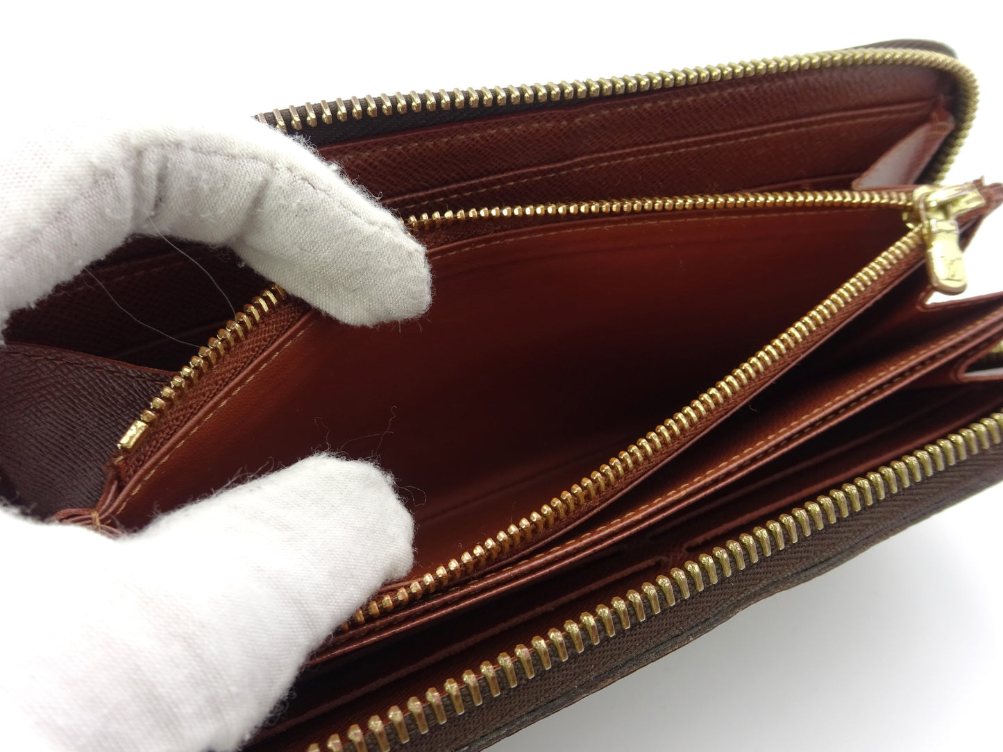 LOUIS VUITTON Monogram Zippy Wallet
