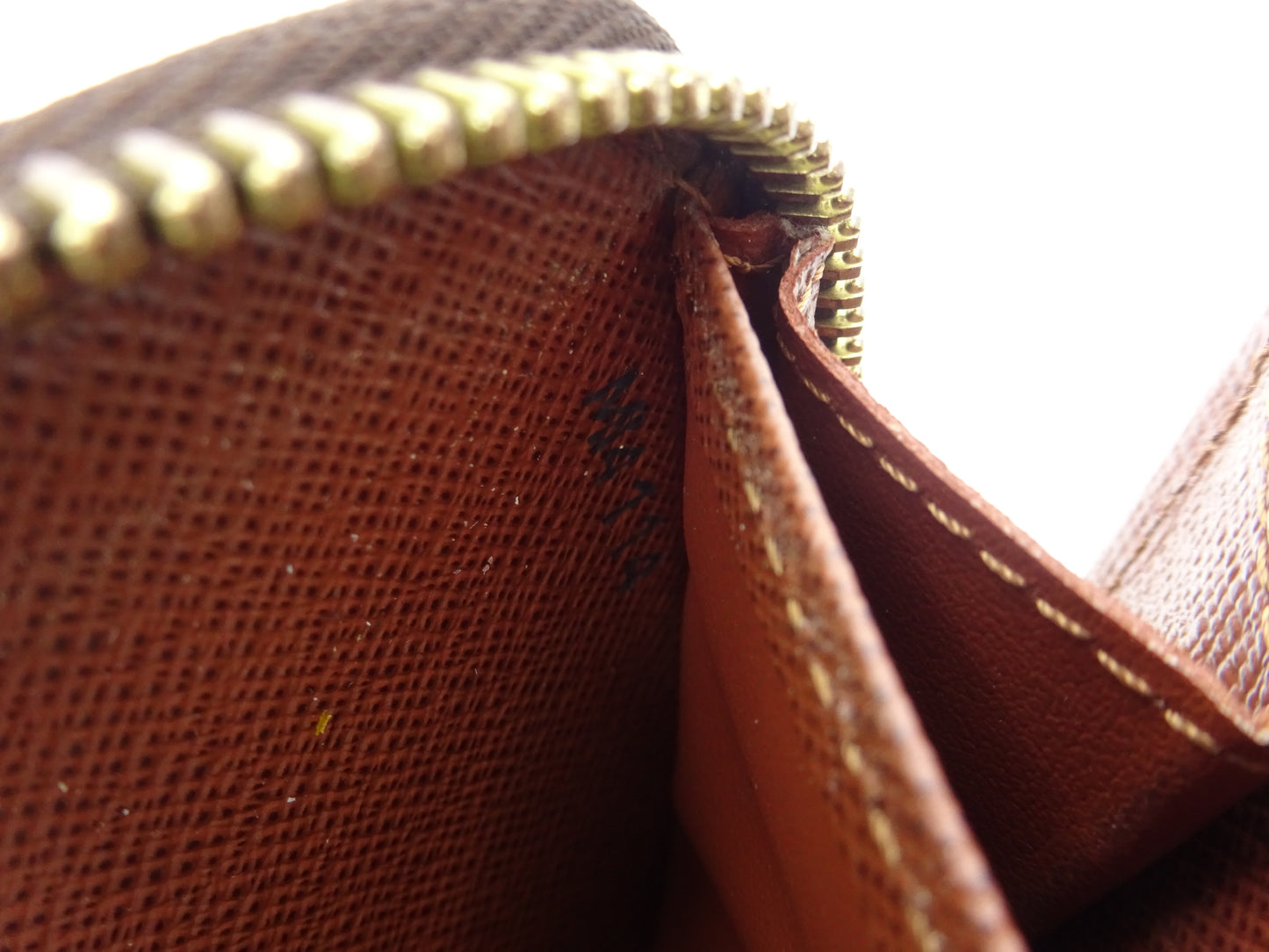 LOUIS VUITTON Monogram Zippy Wallet