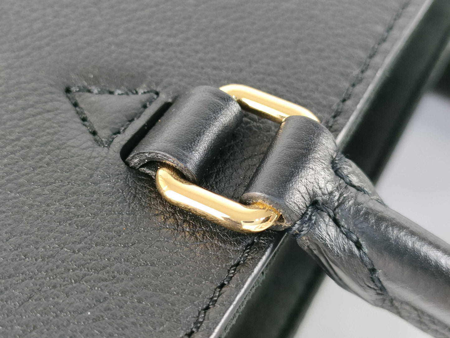 LOUIS VUITTON M22311 Vuitton Lock & Go Lock Me Handbag