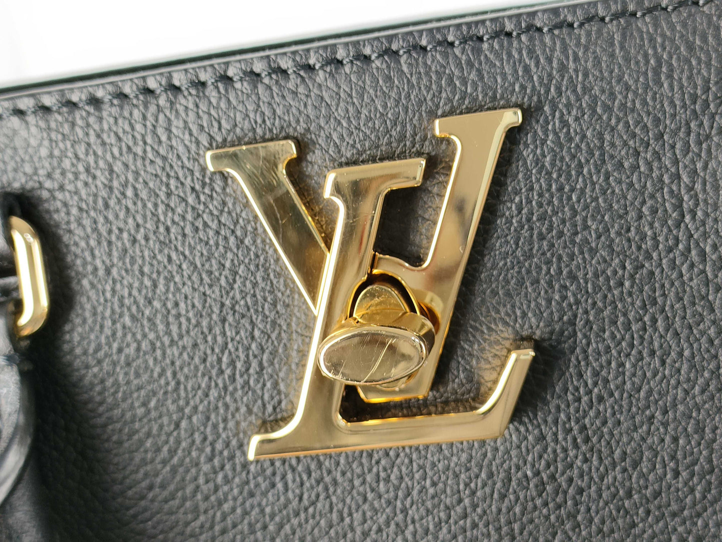 LOUIS VUITTON M22311 Vuitton Lock & Go Lock Me Handbag