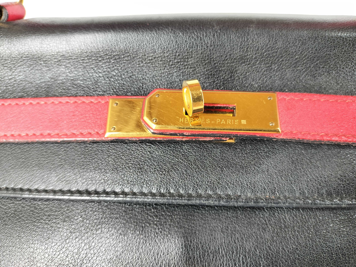 HERMES Kelly 32 Noir Shoulder Bag in Black and Red Calfskin with GP Hardware