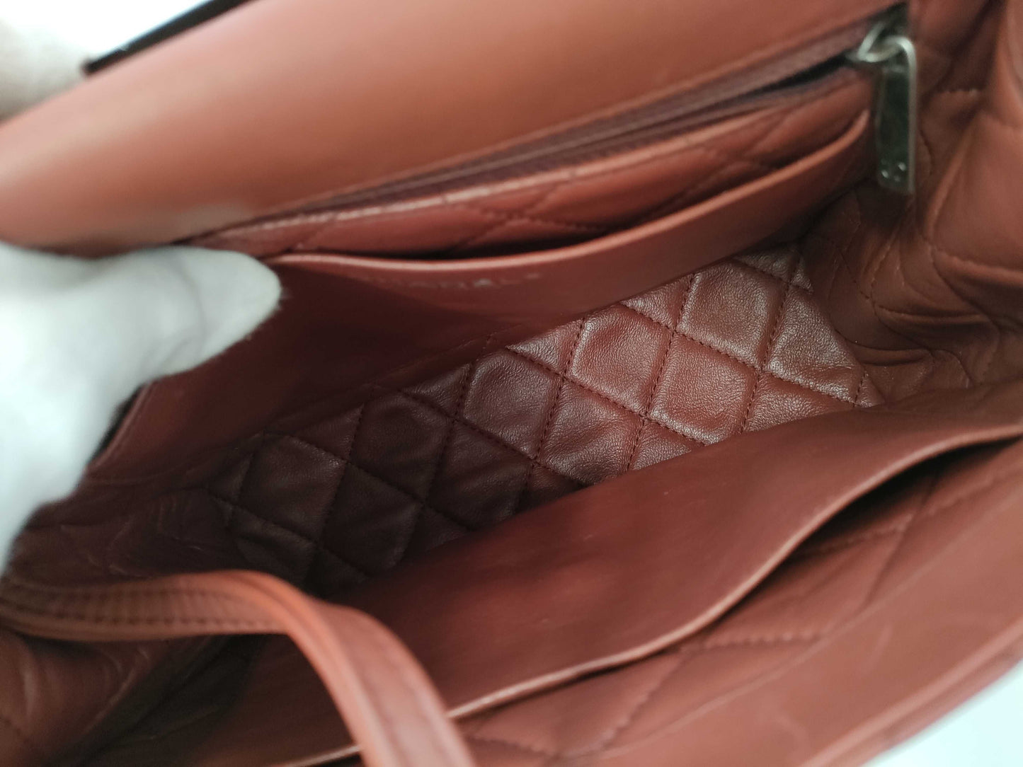 CHANEL Leather Handbag 22217391