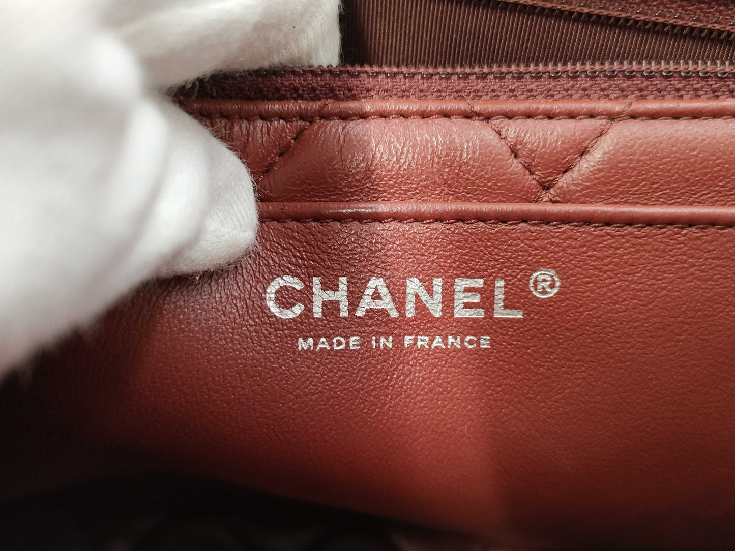 CHANEL Leather Handbag 22217391