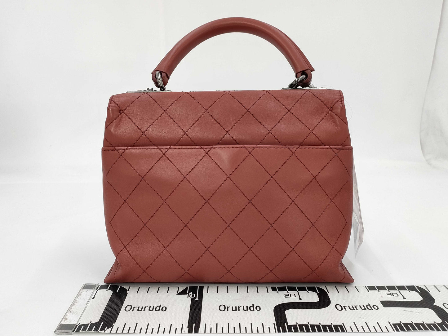 CHANEL Leather Handbag 22217391