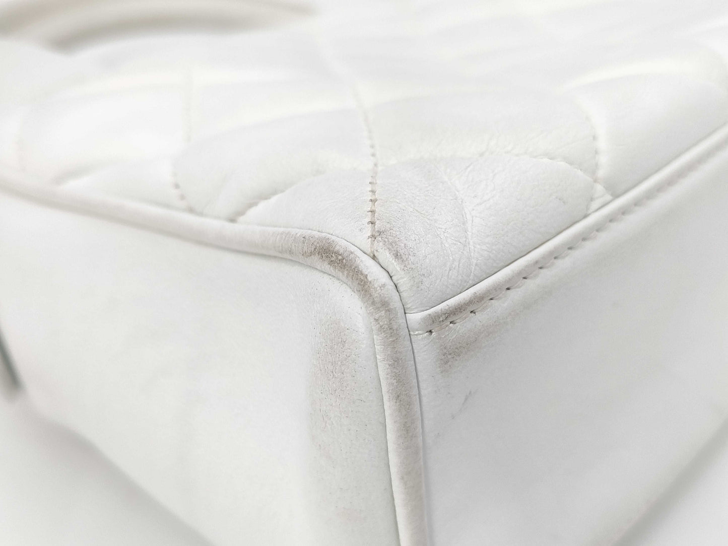 CHANEL Matelasse Hand White 2403494 Handbag