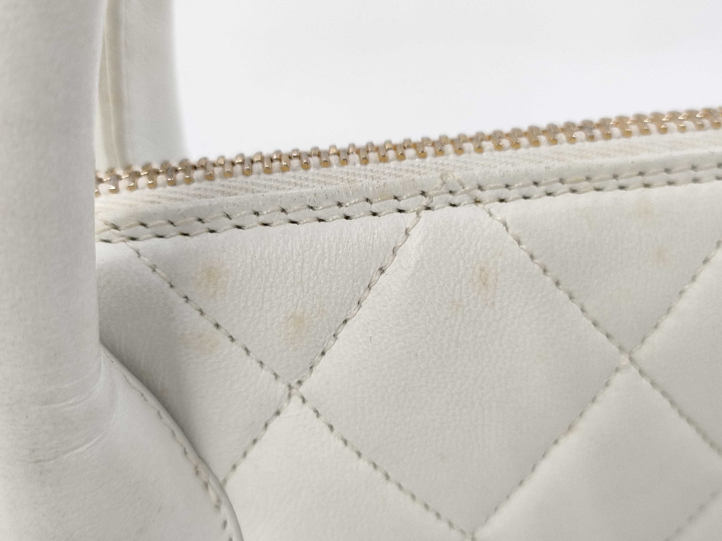CHANEL Matelasse Hand White 2403494 Handbag