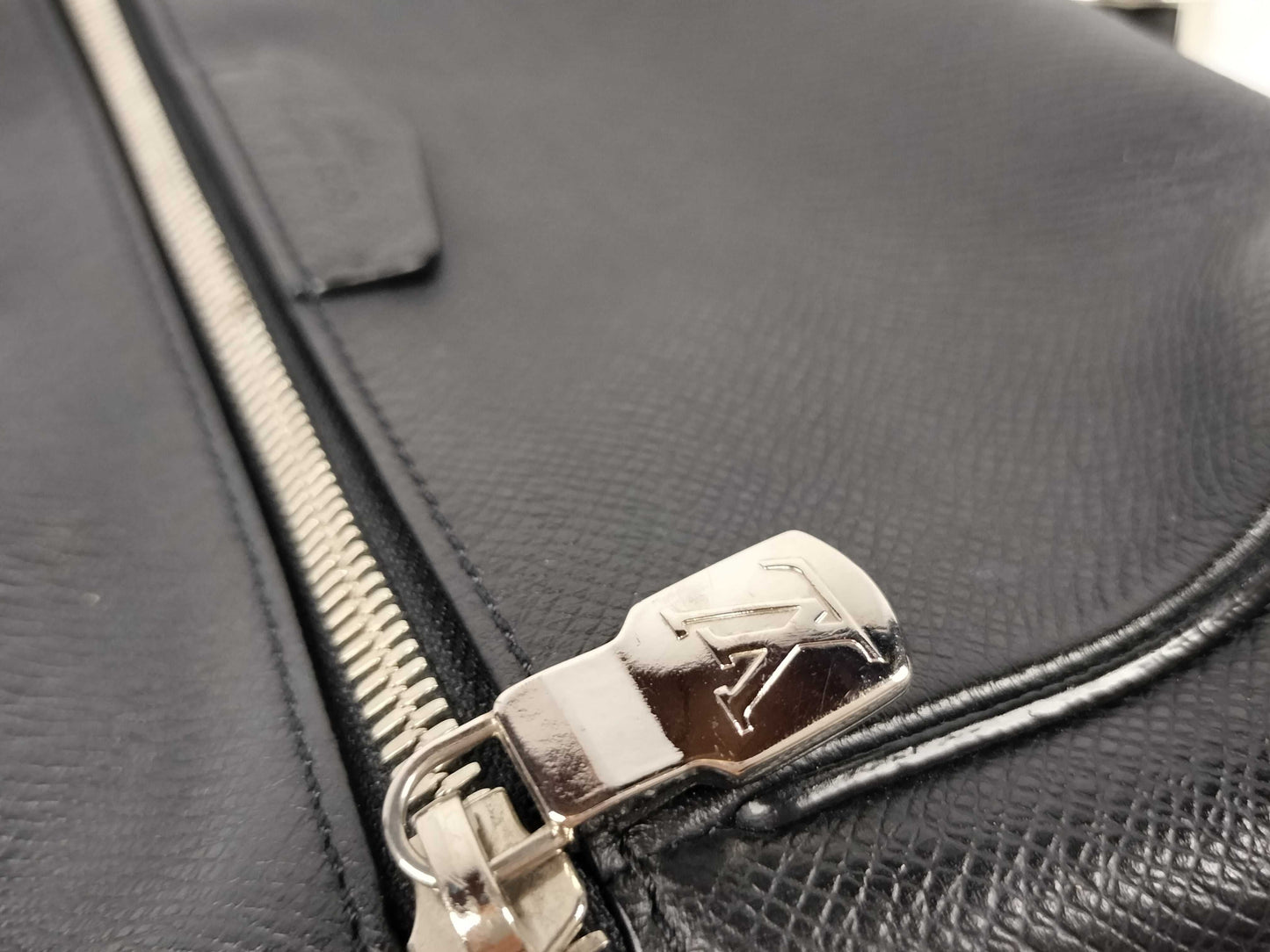 LOUIS VUITTON Taiga Outdoor Messenger PM M33435 FO1168 Black RFID Enabled Shoulder Bag