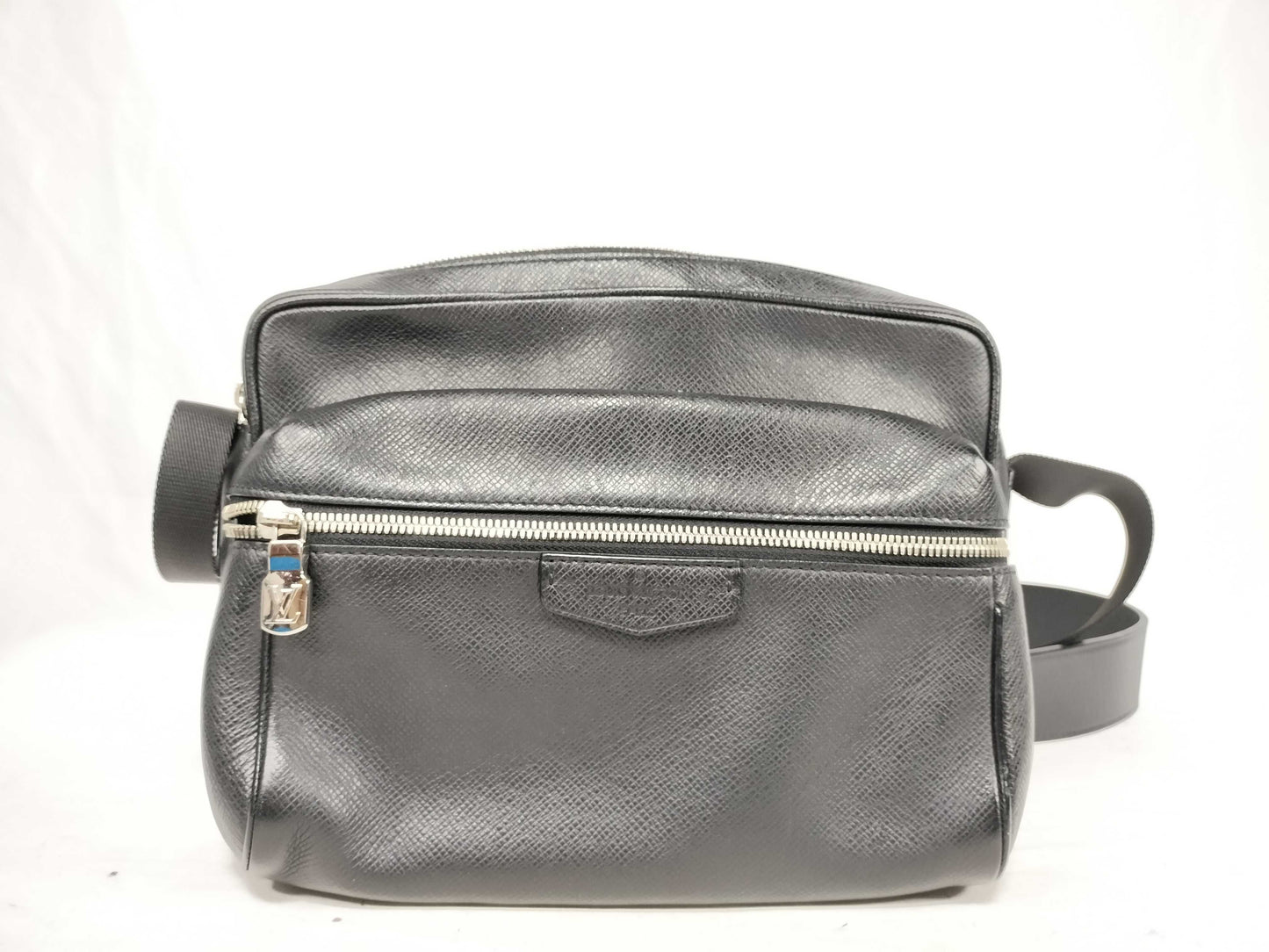LOUIS VUITTON Taiga Outdoor Messenger PM M33435 FO1168 Black RFID Enabled Shoulder Bag