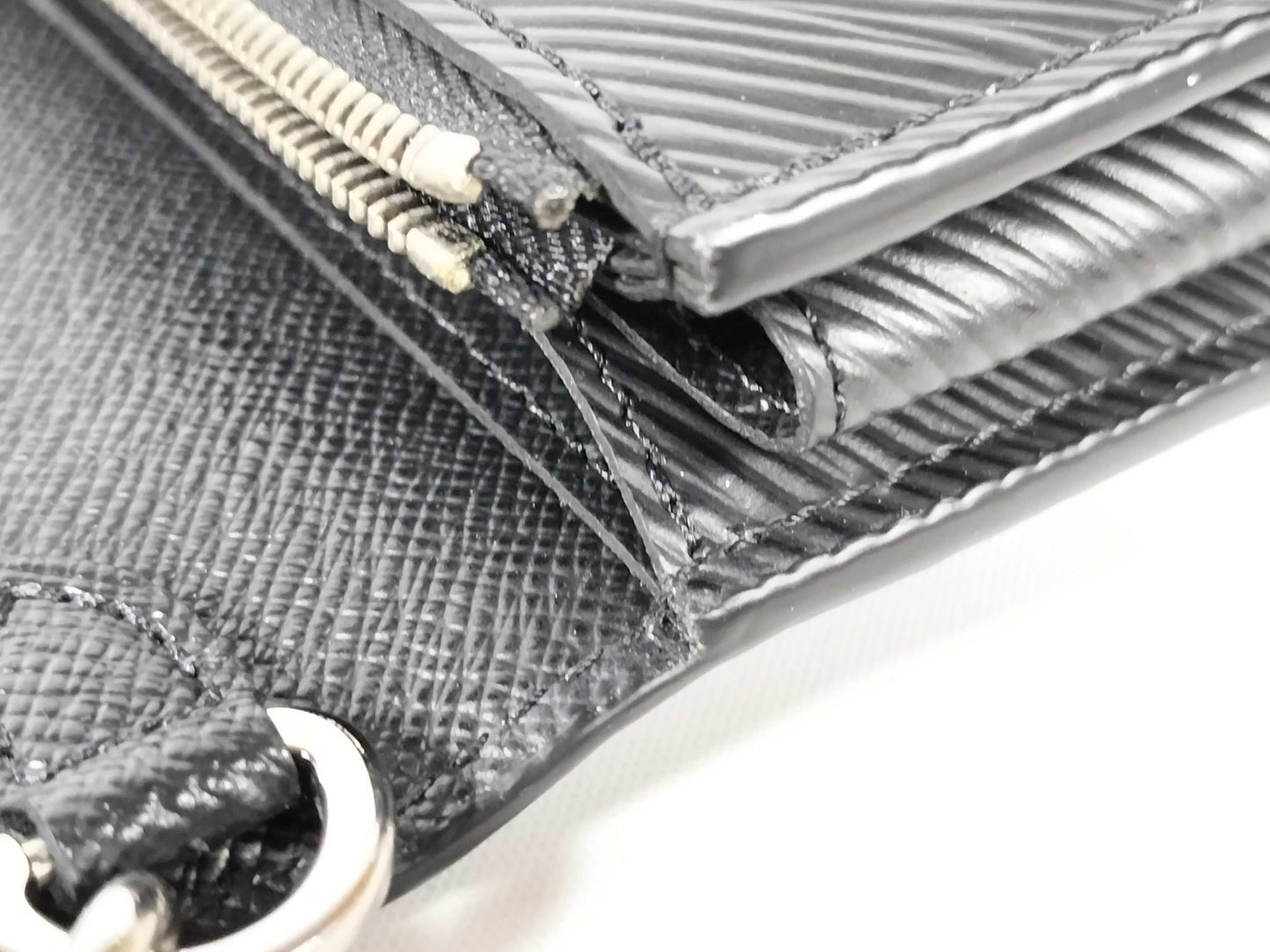 LOUIS VUITTON M62038 Epi Leather LV Epi Portefeuille Twist Chain M62038 Black Shoulder Bag