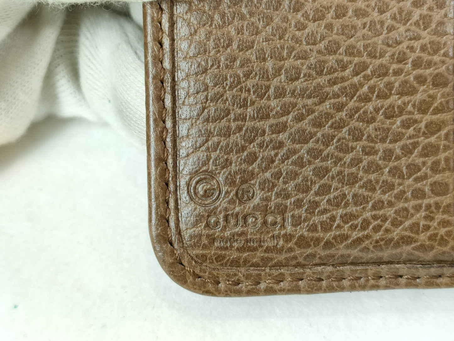 GUCCI GG Canvas Bifold Wallet with Round Zip