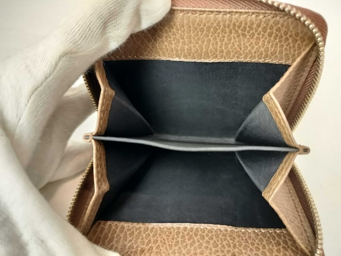 GUCCI GG Canvas Bifold Wallet with Round Zip