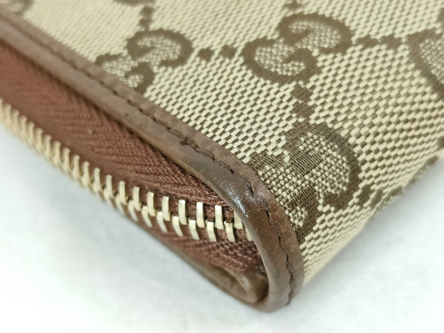 GUCCI GG Canvas Bifold Wallet with Round Zip