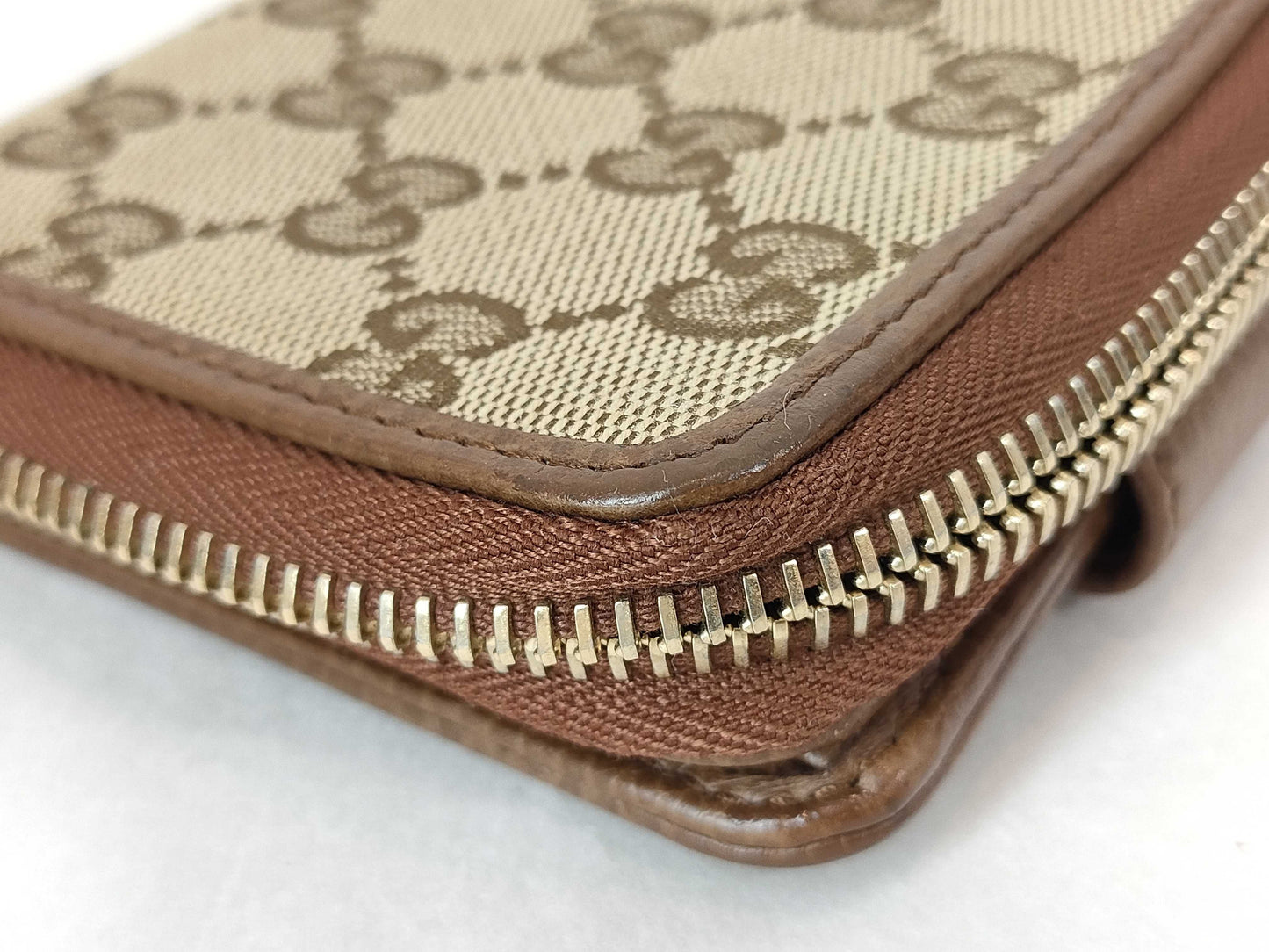 GUCCI GG Canvas Bifold Wallet with Round Zip