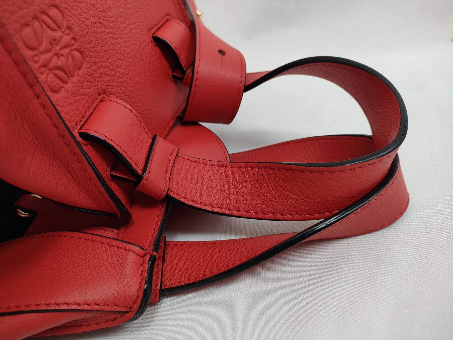 LOEWE Hammock Medium Red Shoulder Bag