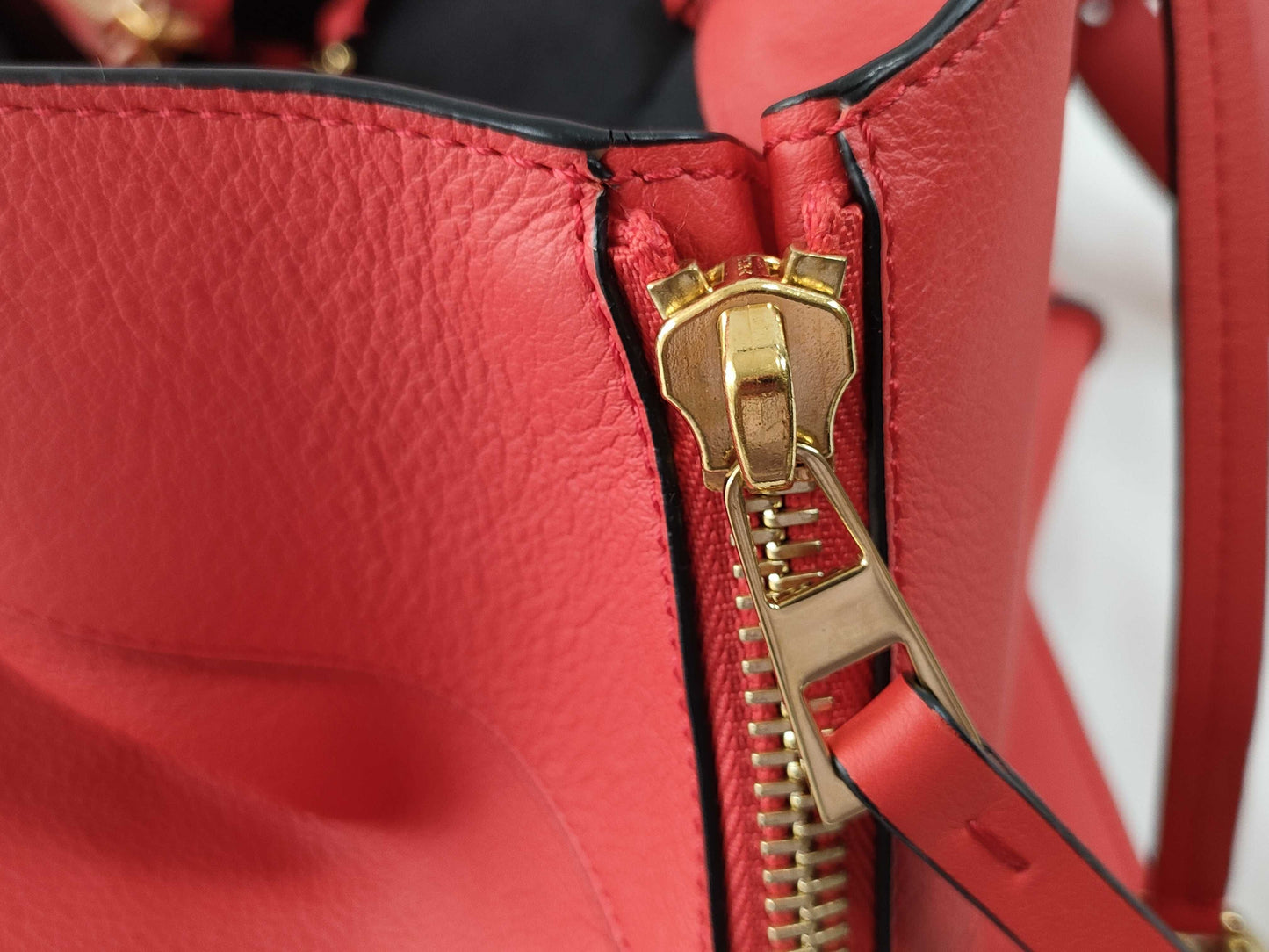 LOEWE Hammock Medium Red Shoulder Bag