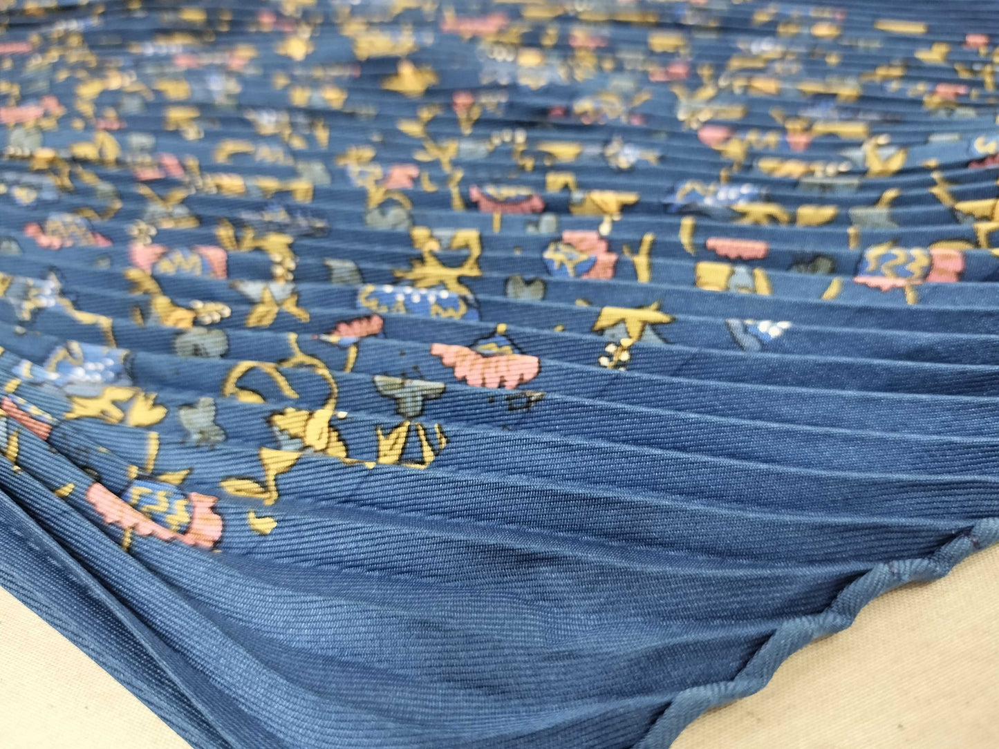 HERMES Carre Hermes Pleated Carre Scarf