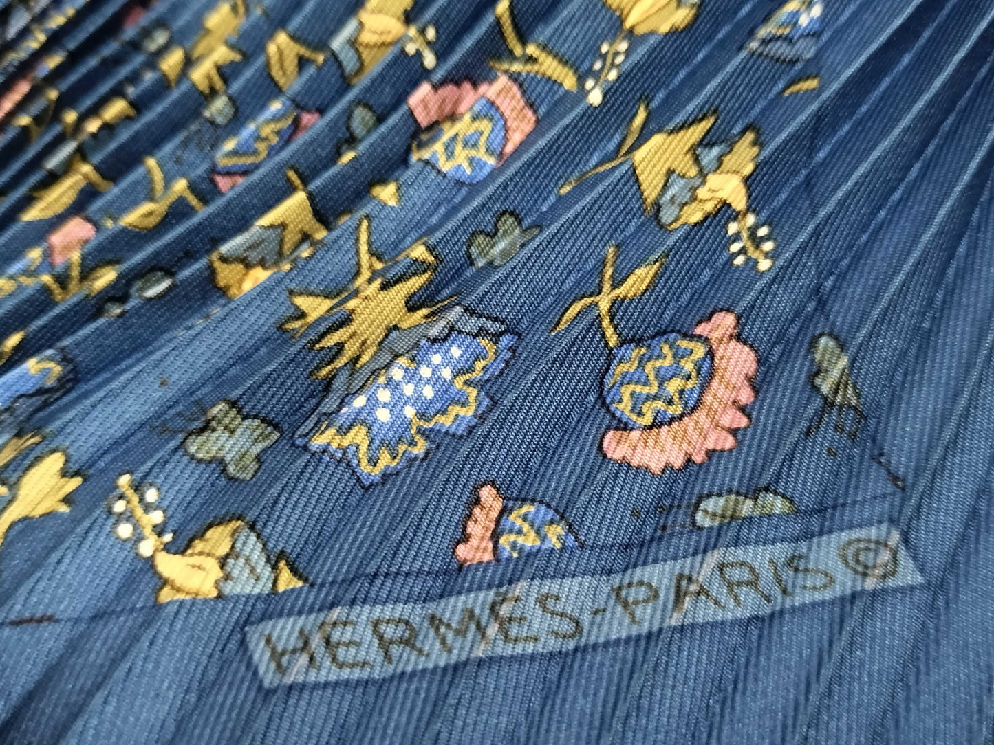 HERMES Carre Hermes Pleated Carre Scarf