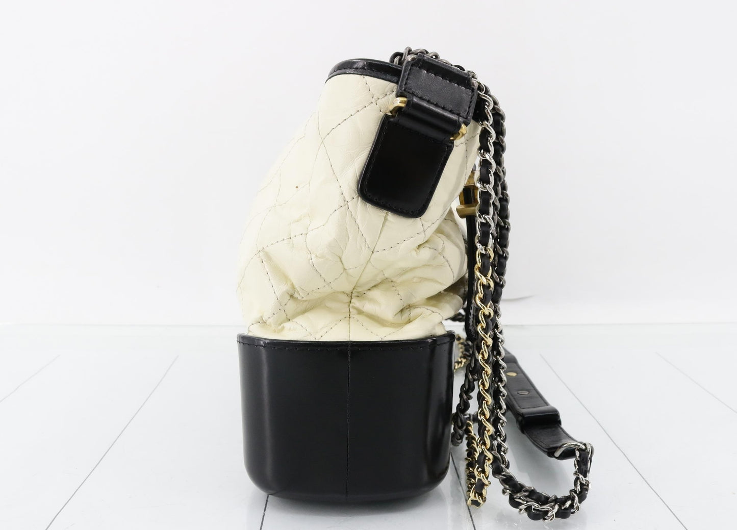 CHANEL Gabriel de White/Black Chain Shoulder Bag, No. 23, Shoulder Bag
