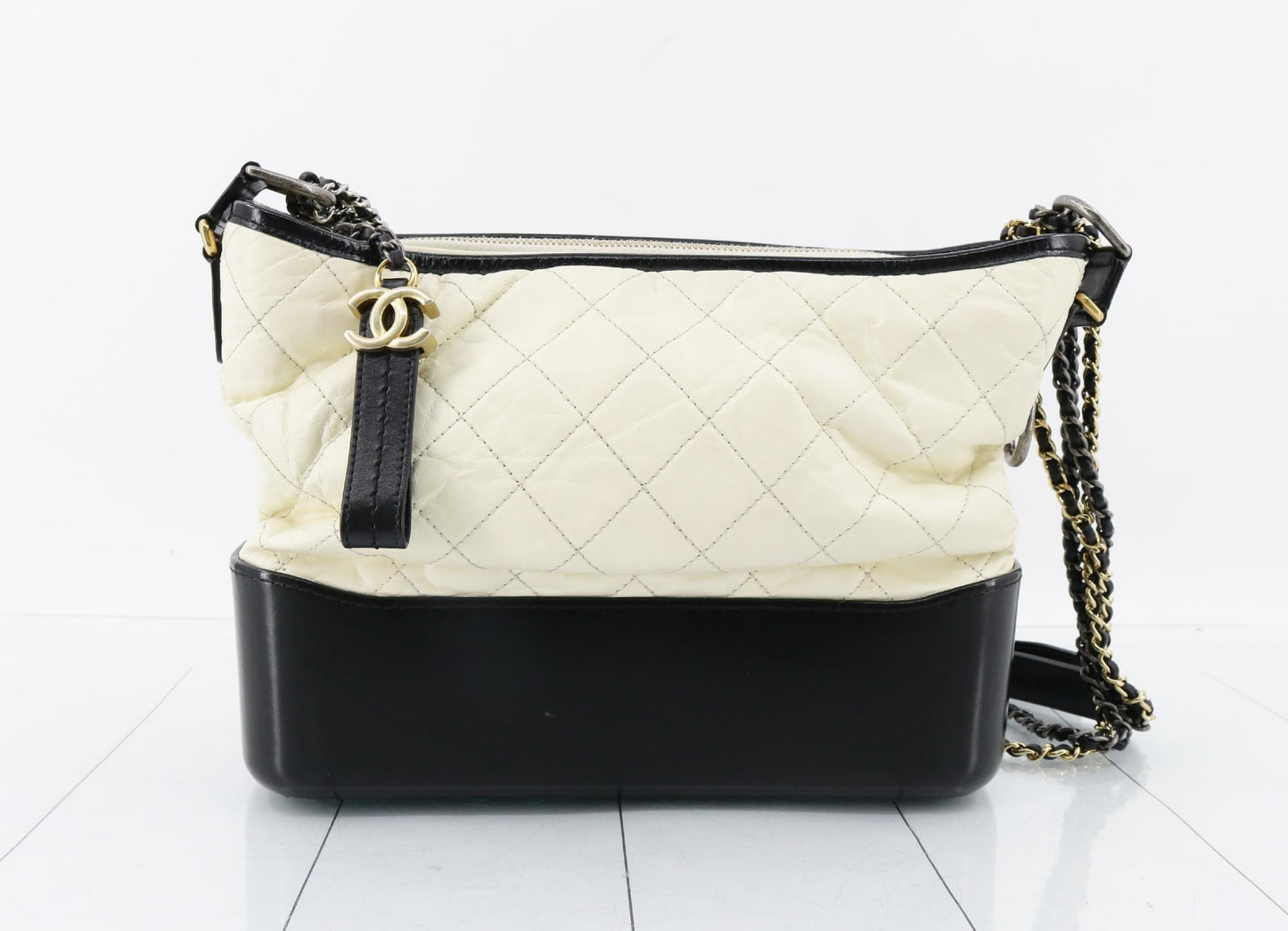 CHANEL Gabriel de White/Black Chain Shoulder Bag, No. 23, Shoulder Bag