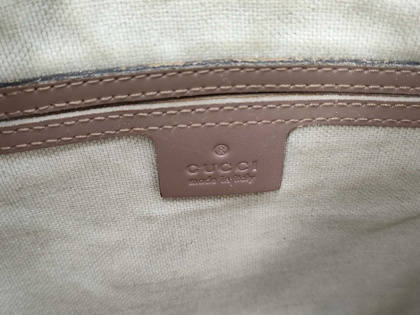 GUCCI GG Supreme Shoulder Bag
