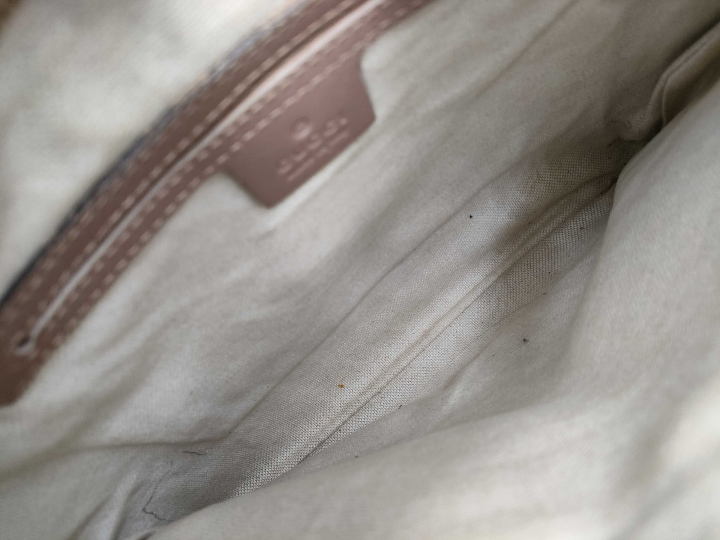 GUCCI GG Supreme Shoulder Bag